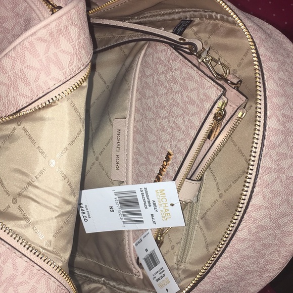 MICHAEL MICHAEL KORS Large Back Pack with Wristlet - Picture 4 of 8